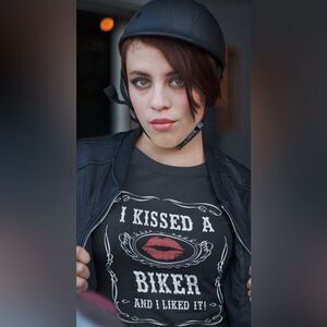 NWOT … I Kissed A Biker And I Liked It “Size: XL” Graphic T-Shirt